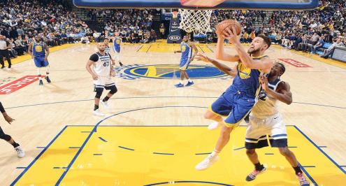 كاري يقود واريورز للفوز على تيمبروولفز بدوري السلة الأمريكي 